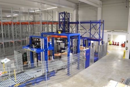 The picture shows a high-rack at the customers’ site with associated packaging lines and shuttle mover technology equivalent to the storage and retrieval machine.